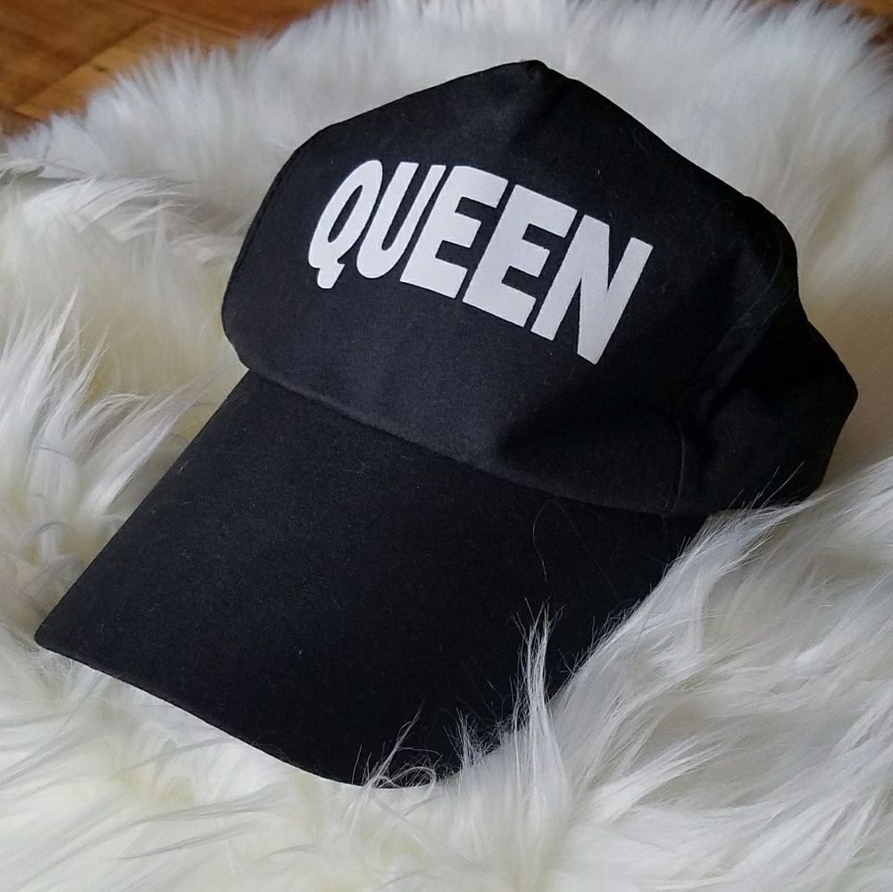 ☘️NWOT Queen Ball Cap